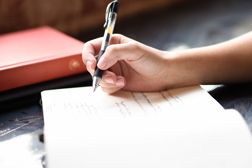 6 – journal_writing-unsplash